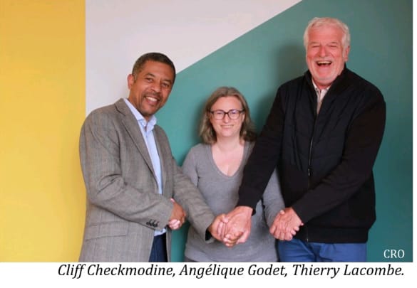 Une magnifique association le miel du Vexin de Philomèle et les savons de Cosmetange pour des cadeaux d'affaires véhiculant les préoccupations RSE des entreprises, et permettant d'avoir un message auprès des employés et des clients d'un partage de valeurs environnementales, et sociales.